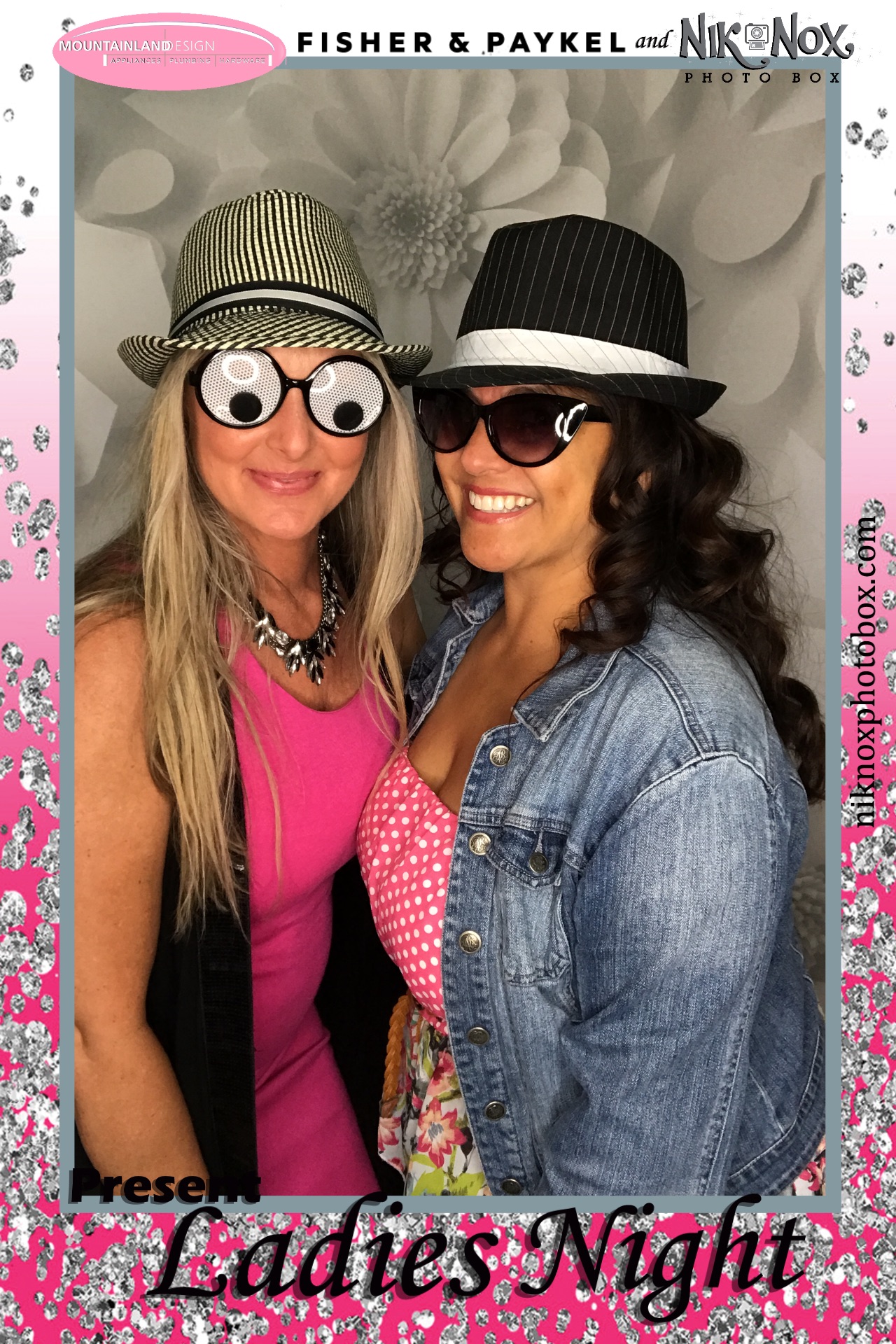 Ladies Night | View more photos from the event at gallery.niknoxphotobox.com/u/NiKnox-Photo-Box/Ladies-Night